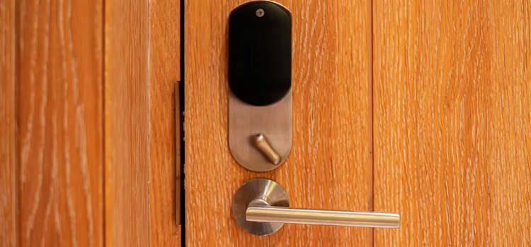 Automatic Locking Door Knob Oakdale